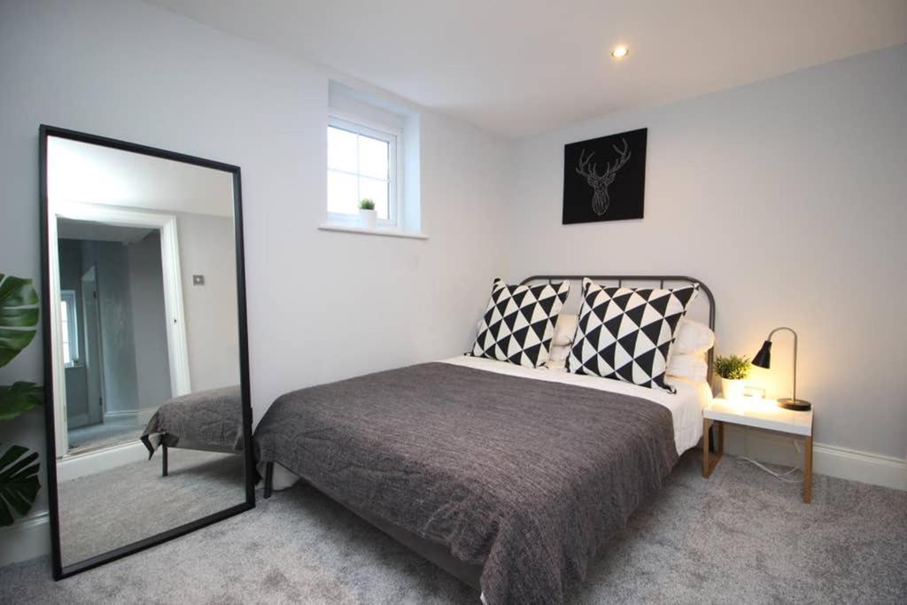Casa de férias Belmore Place, Charming Mews House, Town Centre