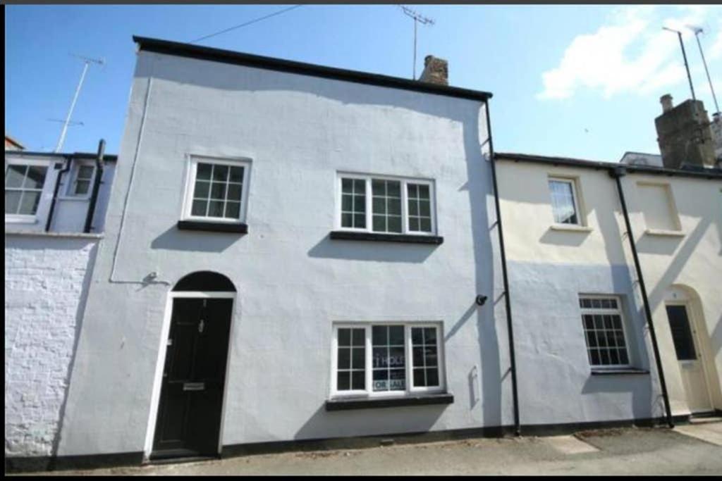Belmore Place, Charming Mews House, Town Centre Cheltenham
