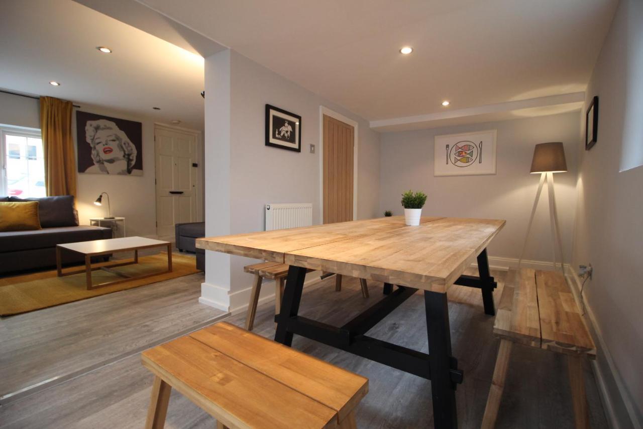 Belmore Place, Charming Mews House, Town Centre Holiday home