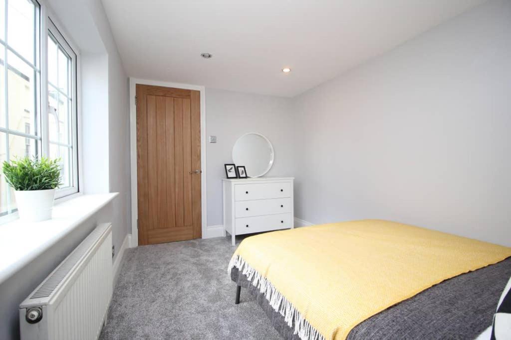 Holiday home Belmore Place, Charming Mews House, Town Centre *