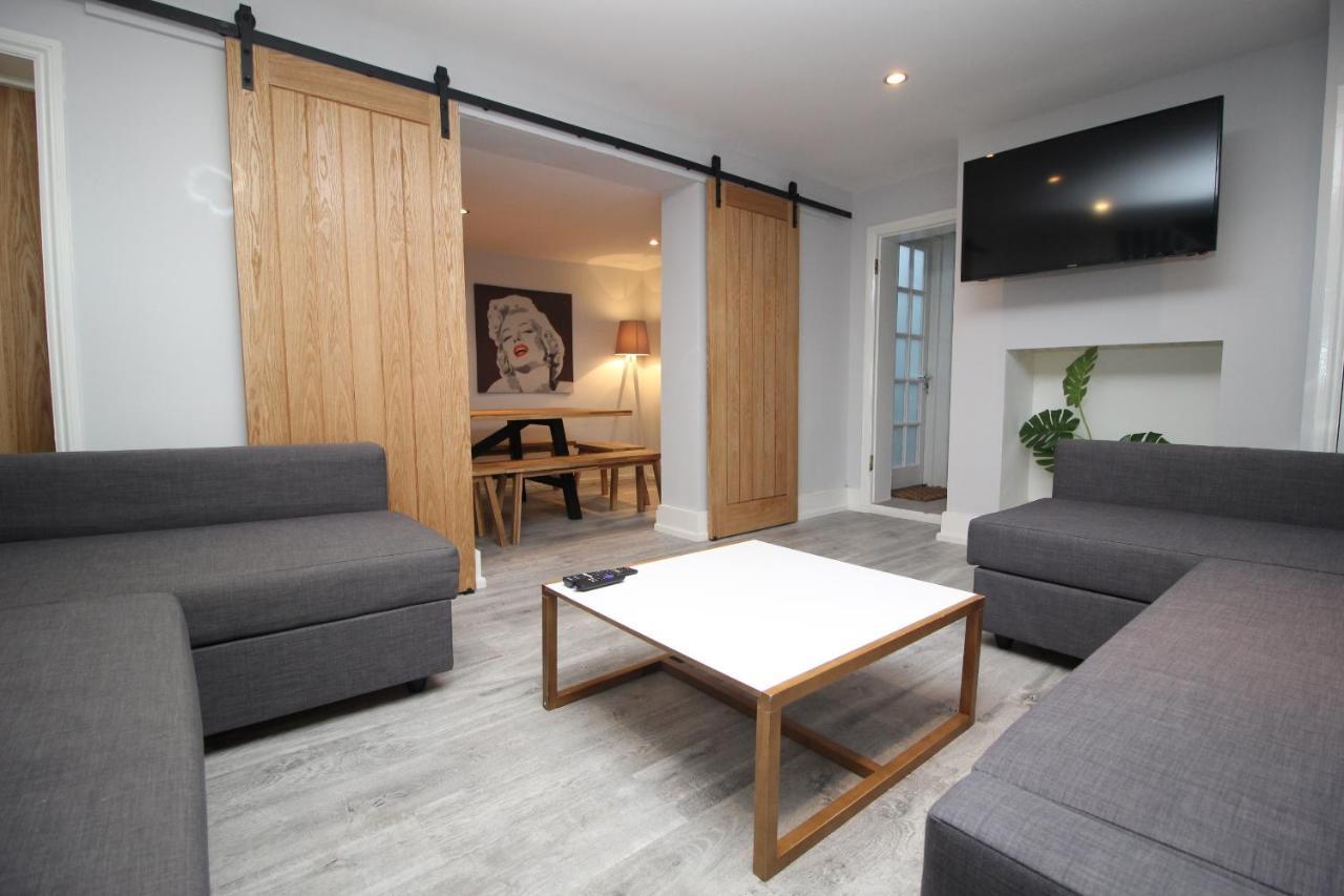 Belmore Place, Charming Mews House, Town Centre