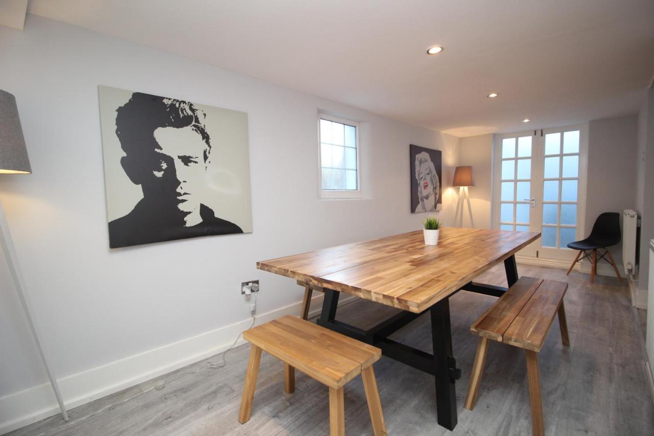Holiday home Belmore Place, Charming Mews House, Town Centre *