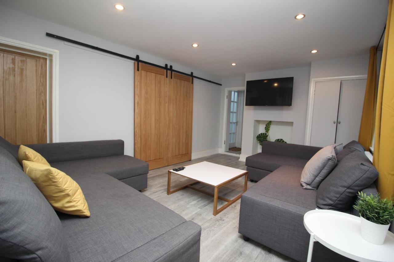 Holiday home Belmore Place, Charming Mews House, Town Centre